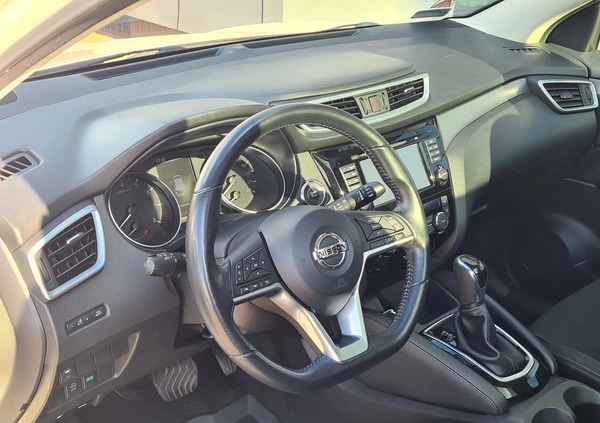 Nissan Qashqai cena 75900 przebieg: 72300, rok produkcji 2018 z Witnica małe 92